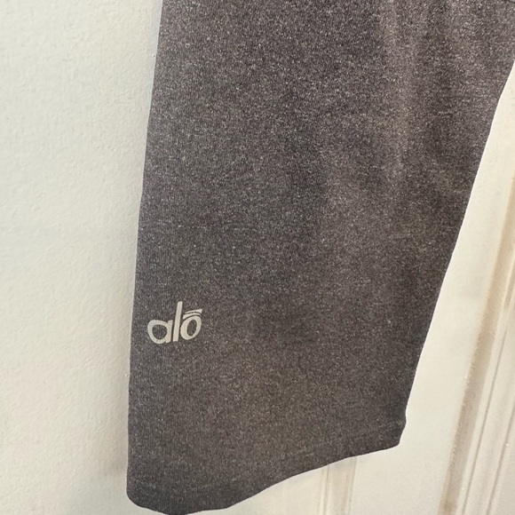 Alo cropped navy/grey/black mesh leggings - Picture 2 of 3